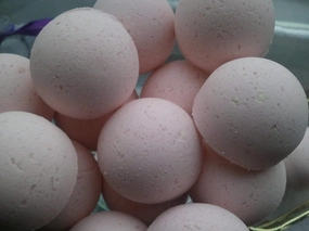 Spa Pure Raspberry Sangria Bath Bombs: Made with Shea, Mango and Cocoa Butter, Ultra Moisturizing, Great for Dry Skin (14 Count) Pack of 1
